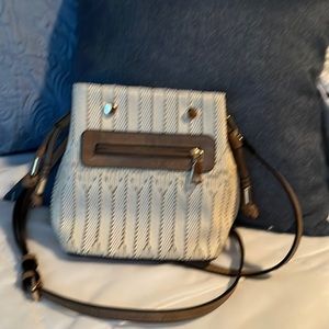 Jen & Co crossbody purse. Cream with brown. Gold accents.